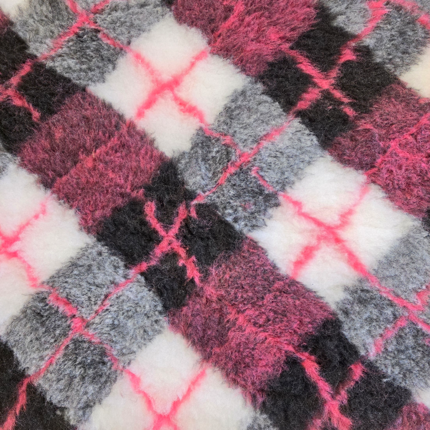 Vetbed - Hundfäll, Rutor Svart/Grå/Rosa