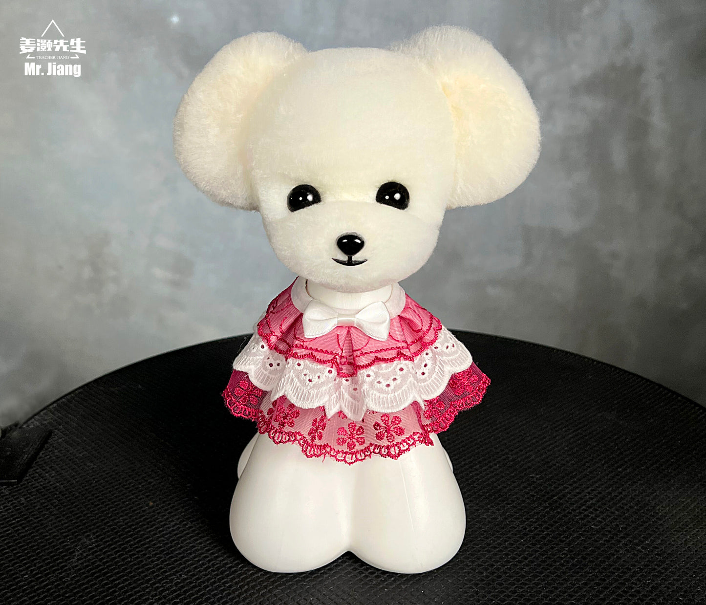 Mr. Jiang Teddy Päls huvud VIT stående öron